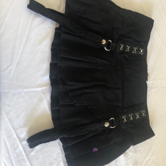 Skirts - Picture 2 of 3